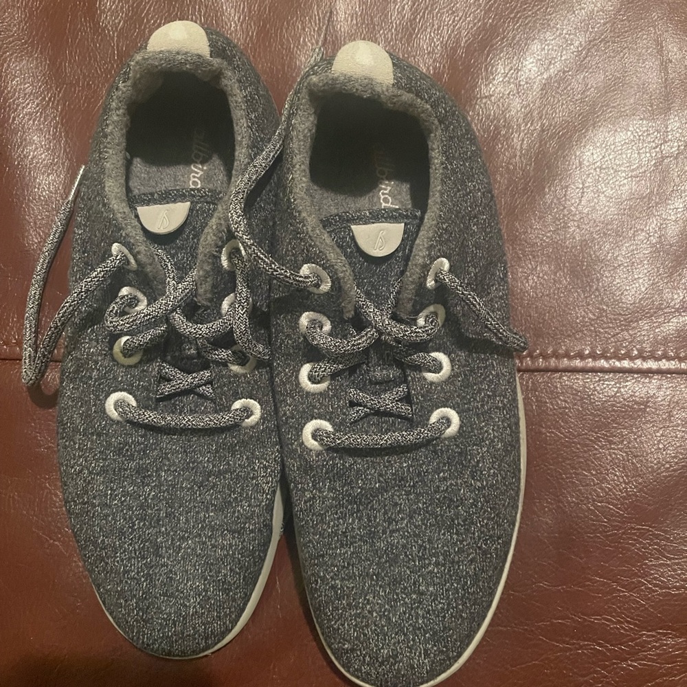 Allbirds walking shoe/sneaker